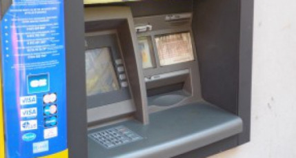 Une personne âgée agressée par trois individus Une personne âgée agressée par trois individus