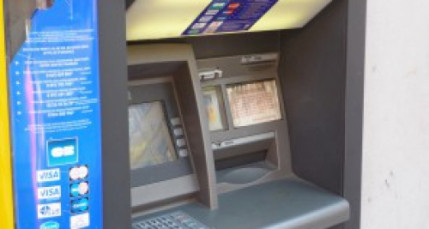 Ils utilisent une carte d&rsquo;identit&eacute; et une carte bleue vol&eacute;es pour ouvrir un compte en banque