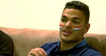Ben Arfa supporte les Bleus avec le drapeau des Pays-Bas Ben Arfa supporte les Bleus avec le drapeau des Pays-Bas