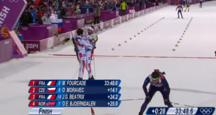 JO de Sotchi : Jean-Guillaume Beatrix accompagne Martin Fourcade sur le podium de la poursuite JO de Sotchi : Jean-Guillaume Beatrix accompagne Martin Fourcade sur le podium de la poursuite