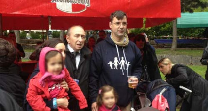 Collomb dénonce une manipulation après avoir été photographié avec des opposants au mariage gay Collomb dénonce une manipulation après avoir été photographié avec des opposants au mariage gay