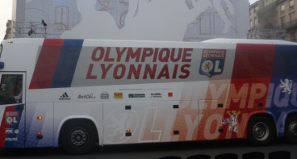 PSG-OL : les bus des deux équipes caillassés PSG-OL : les bus des deux équipes caillassés