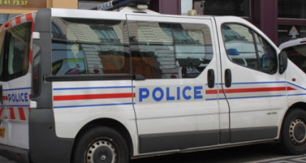 Un mineur de 14 ans agresse deux adolescents avec un couteau Un mineur de 14 ans agresse deux adolescents avec un couteau