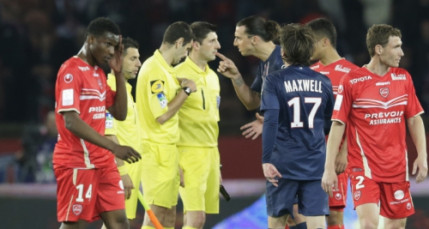 Zlatan Ibrahimovic se paye Alexandre Castro, l'arbitre lyonnais Zlatan Ibrahimovic se paye Alexandre Castro, l'arbitre lyonnais