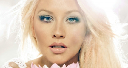 CHristina Aguilera a la bague au doigt! CHristina Aguilera a la bague au doigt!