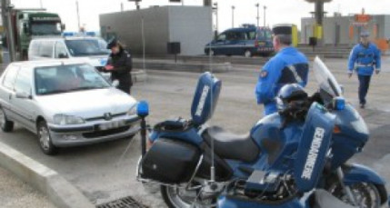 10 000 euros de billets contrefaits saisis par les douaniers sur l’A7 10 000 euros de billets contrefaits saisis par les douaniers sur l’A7