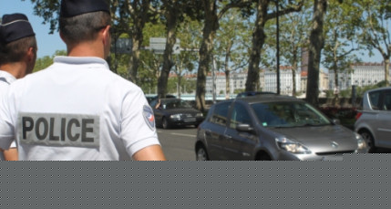 Lyon : il frappe sa mère, puis les policiers Lyon : il frappe sa mère, puis les policiers