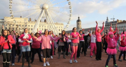 Lyon : un flashmob sur la place Bellecour pour la Journée de la femme Lyon : un flashmob sur la place Bellecour pour la Journée de la femme