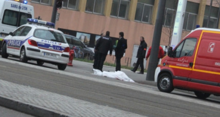 Un homme se suicide au p&ocirc;le de loisirs et de commerces Confluence