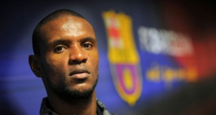 Eric Abidal aimerait continuer à jouer au Barça Eric Abidal aimerait continuer à jouer au Barça