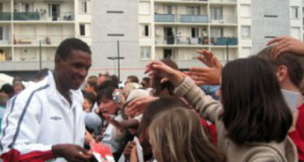 Eric Abidal va jouer la Ligue des Champions cette saison Eric Abidal va jouer la Ligue des Champions cette saison