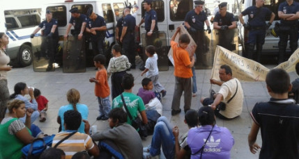 Les expuls&eacute;s de Perrache devant l'H&ocirc;tel de Ville