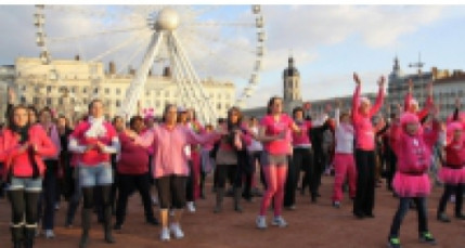 Une marée humaine rose place Bellecour pour la journée de la femme ! Une marée humaine rose place Bellecour pour la journée de la femme !