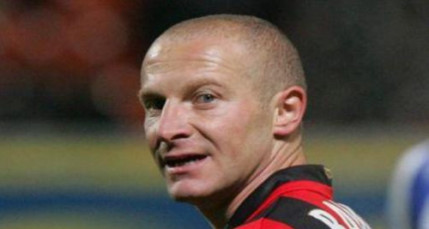 Un ancien joueur de foot lyonnais menacé de mort Un ancien joueur de foot lyonnais menacé de mort