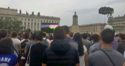 Plusieurs milliers de supporters sur la place Bellecour pour France-Allemagne