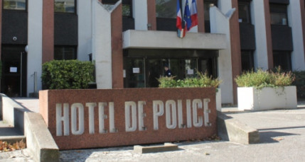 Un commerce a été la cible d’une attaque à la voiture bélier à Meyzieu Un commerce a été la cible d’une attaque à la voiture bélier à Meyzieu