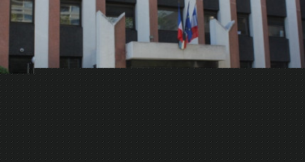 Elle laisse deux bébés, seuls, à son domicile Elle laisse deux bébés, seuls, à son domicile