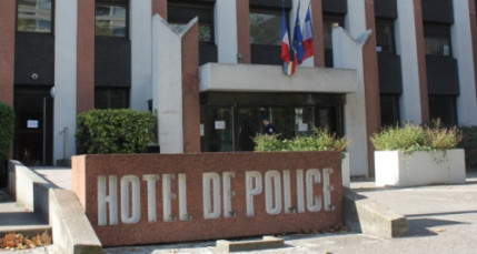 Un jeune de 19 ans soupçonné d’avoir cambriolé une école Un jeune de 19 ans soupçonné d’avoir cambriolé une école