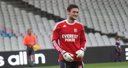 Hugo Lloris réussit sa première titularisation en Premier League Hugo Lloris réussit sa première titularisation en Premier League