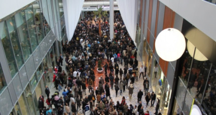 Feu d’artifices et bouchons pour le premier samedi d’ouverture de Confluence Feu d’artifices et bouchons pour le premier samedi d’ouverture de Confluence