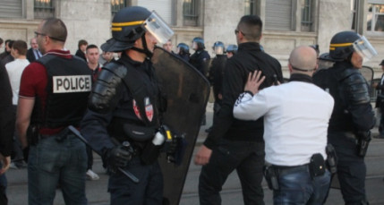 Lyon : un anti-mariage pour tous se r&eacute;fugie sur un toit pour &eacute;chapper aux policiers