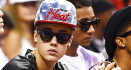 Justin Bieber arrêté... Puis libéré sous caution. Justin Bieber arrêté... Puis libéré sous caution.