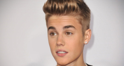 Justin Bieber en train de lécher le téton d'une stripteaseuse... (Int -16 ans) Justin Bieber en train de lécher le téton d'une stripteaseuse... (Int -16 ans)