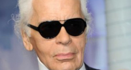 Karl Lagerfeld offre des sacs Chanel ... Karl Lagerfeld offre des sacs Chanel ...