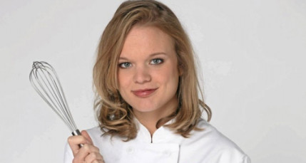Une ancienne candidate de Top Chef cuisine nue à domicile! Une ancienne candidate de Top Chef cuisine nue à domicile!