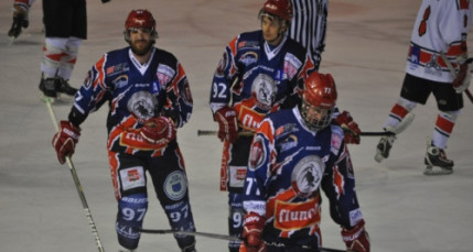 Dean Ouellet signe au Lyon Hockey Club Dean Ouellet signe au Lyon Hockey Club