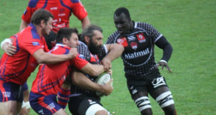 Sébastien Chabal terminera sa carrière au LOU Sébastien Chabal terminera sa carrière au LOU