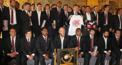 Le Lou Rugby fête sa montée en Top 14 à l’Hôtel de ville Le Lou Rugby fête sa montée en Top 14 à l’Hôtel de ville