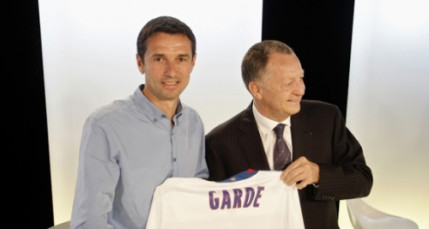 Mercato OL : Aulas se sert aussi de Twitter pour tacler son entraîneur Mercato OL : Aulas se sert aussi de Twitter pour tacler son entraîneur