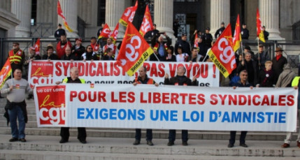 500 militants manifestent à Lyon pour soutenir deux syndicalistes de la CGT poursuivis en justice 500 militants manifestent à Lyon pour soutenir deux syndicalistes de la CGT poursuivis en justice