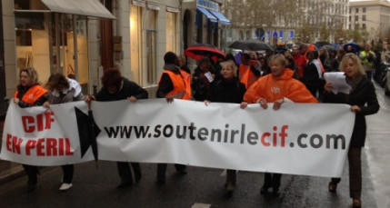 Plus de 100 salariés du Crédit immobilier manifestent à Lyon Plus de 100 salariés du Crédit immobilier manifestent à Lyon