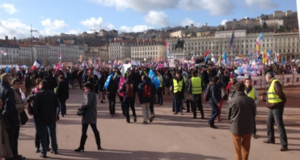 Lyon : aucune interpellation et plus de 20 000 manifestants pour la Manif pour Tous dimanche Lyon : aucune interpellation et plus de 20 000 manifestants pour la Manif pour Tous dimanche