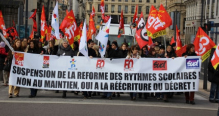 Réforme des rythmes scolaires : plus de 1700 personnes manifestent à Lyon Réforme des rythmes scolaires : plus de 1700 personnes manifestent à Lyon