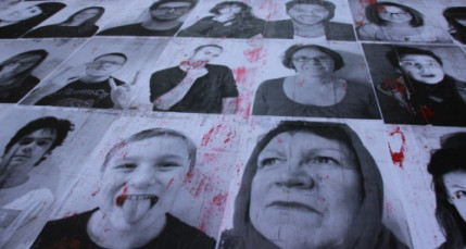 Marche des Beurs : l'oeuvre de Charlotte Le Bon saccag&eacute;e rue de la R&eacute;