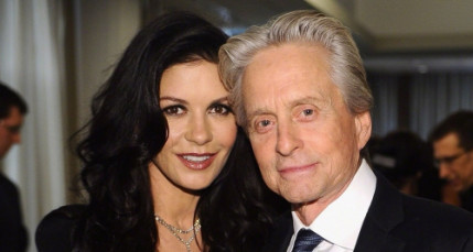Catherine Zeta Jones et Michael Douglas filent toujours le parfait amour! Catherine Zeta Jones et Michael Douglas filent toujours le parfait amour!