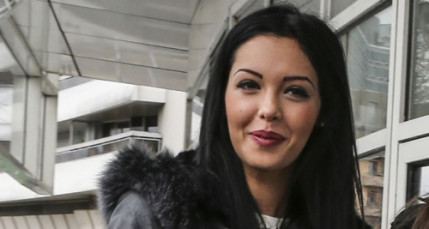 Nabilla annule une prestation : Ses fans furieux se rendent à son hôtel ! Nabilla annule une prestation : Ses fans furieux se rendent à son hôtel !