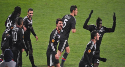 L'OL fragile deuxième après avoir battu Montpellier (2-1) L'OL fragile deuxième après avoir battu Montpellier (2-1)