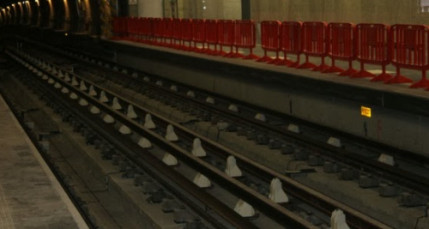 Personne tomb&eacute;e sur les voies du m&eacute;tro : il s'agirait d'une tentative de suicide