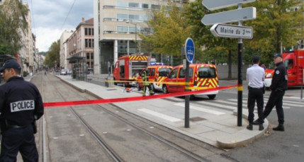 L’artiste qui a semé la panique au palais de justice de Lyon déféré jeudi au parquet L’artiste qui a semé la panique au palais de justice de Lyon déféré jeudi au parquet