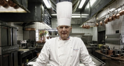 Premi&egrave;re apparition publique de Paul Bocuse avec les MOF 2004 apr&egrave;s son hospitalisation