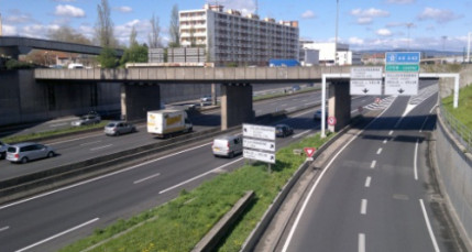 Lyon : un camion de farine accident&eacute; sur l'A42
