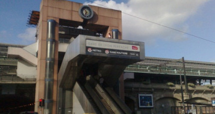 Son deal de cannabis capote, il menace un policier avec un marteau Son deal de cannabis capote, il menace un policier avec un marteau