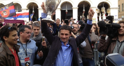 Plus de 3000 supporters venus f&eacute;liciter les joueurs de l'OL dimanche
