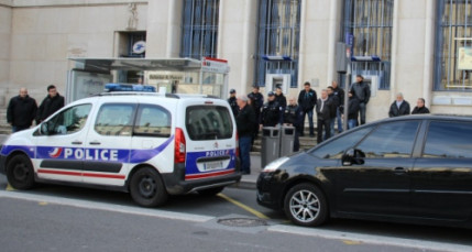 Lyon : une trentaine de policiers apportent leur soutien aux manifestants parisiens Lyon : une trentaine de policiers apportent leur soutien aux manifestants parisiens