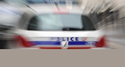 Il poignarde son frère et sa mère Il poignarde son frère et sa mère