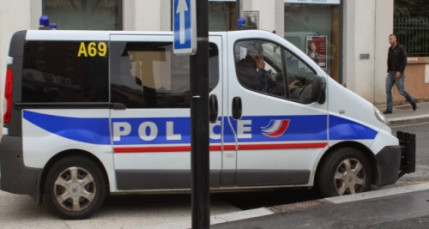 Deux personnes interpell&eacute;es et cinq autres en fuite apr&egrave;s un vol en r&eacute;union